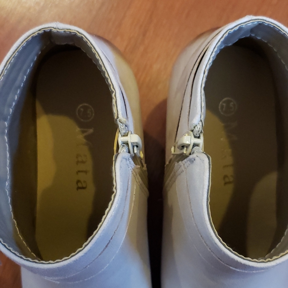 White booties - Picture 2 of 3